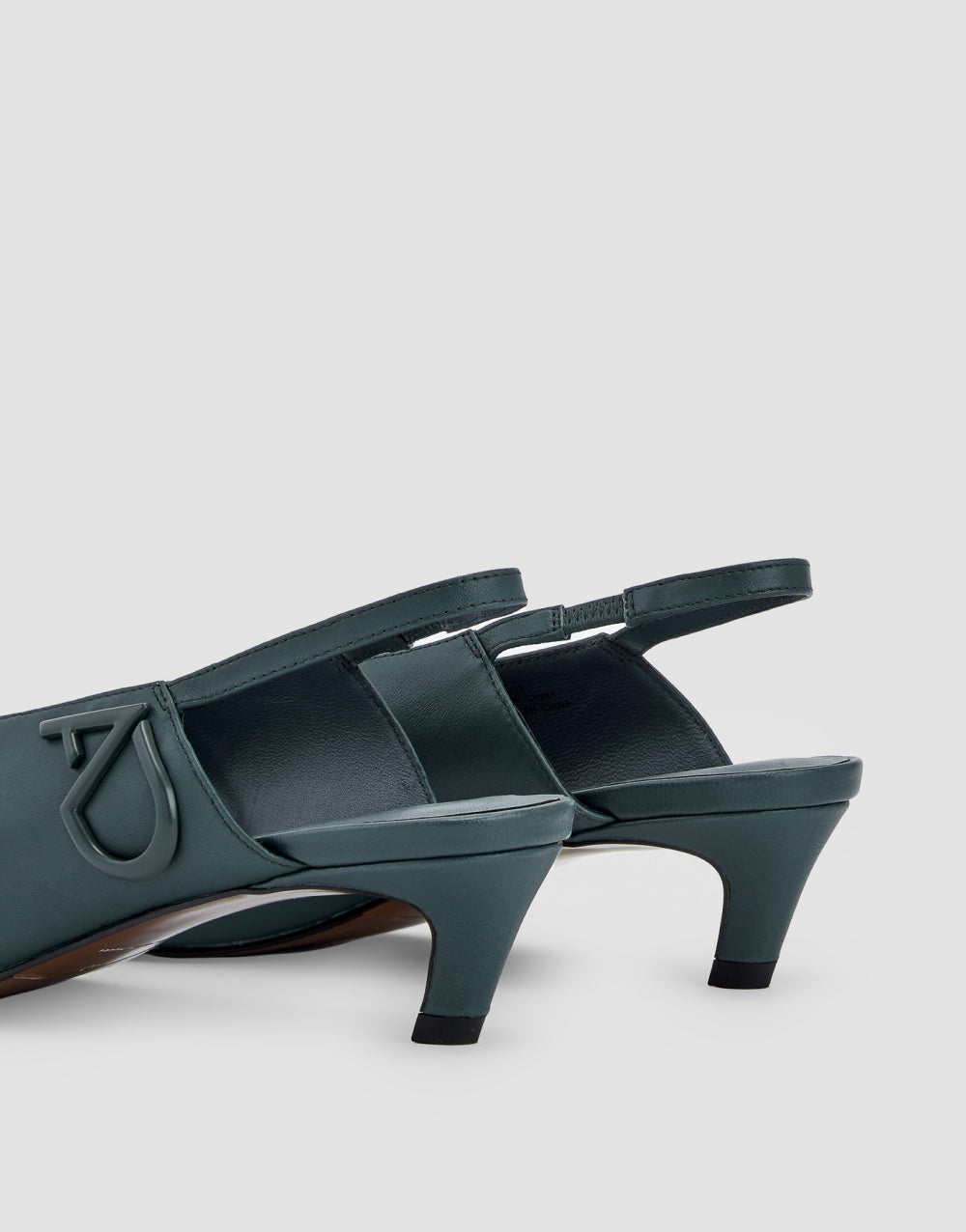 Leather slingback shoe