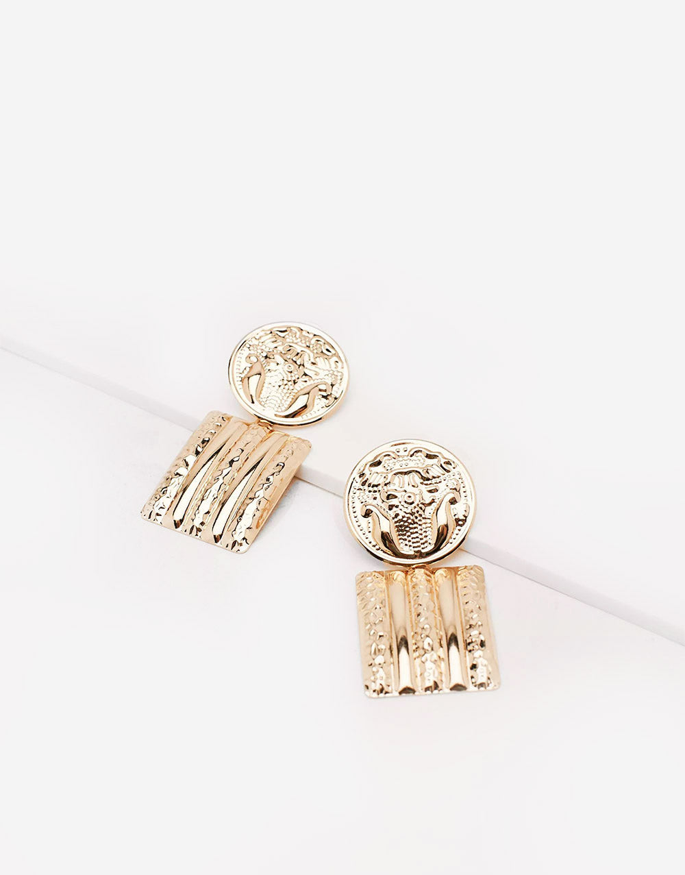 Mediocre Concrete Ear