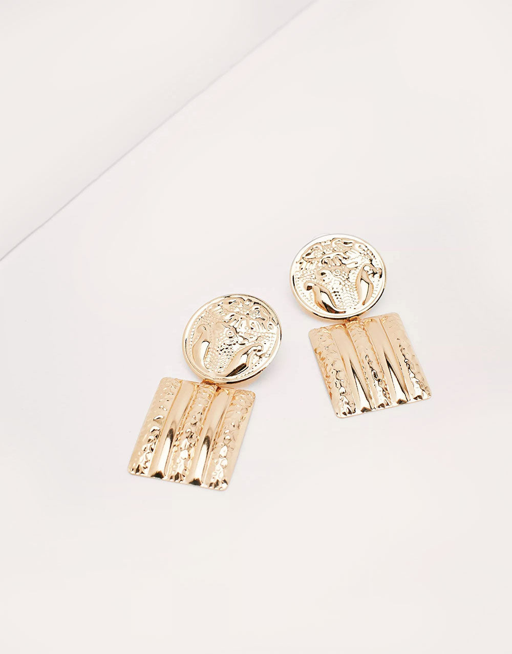 Mediocre Concrete Ear